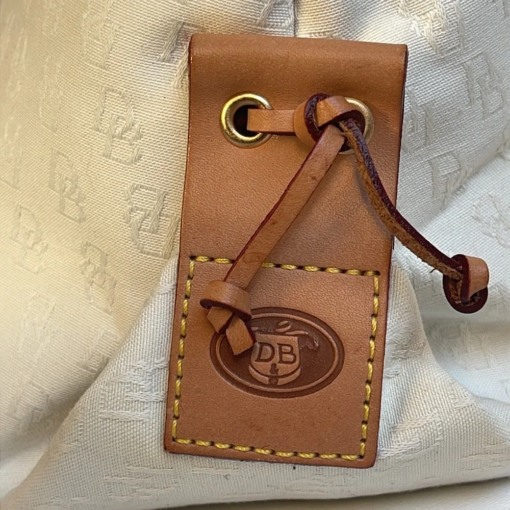 NWOT DOONEY & BOURKE VINTAGE SIGNATURE CANVAS LEATHER SHOULDER TOTE NEVER USED - Picture 3 of 17